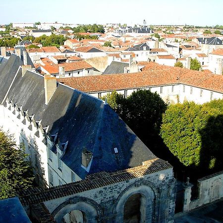 Abbaye Royale Hotel Saint-Jean-dʼAngély Exterior foto