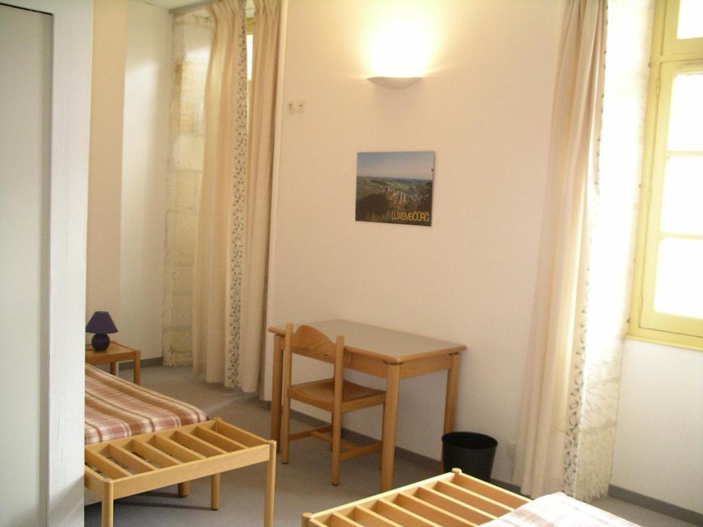 Abbaye Royale Hotel Saint-Jean-dʼAngély Habitación foto
