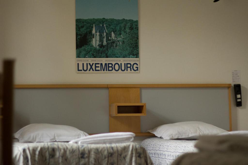 Abbaye Royale Hotel Saint-Jean-dʼAngély Habitación foto
