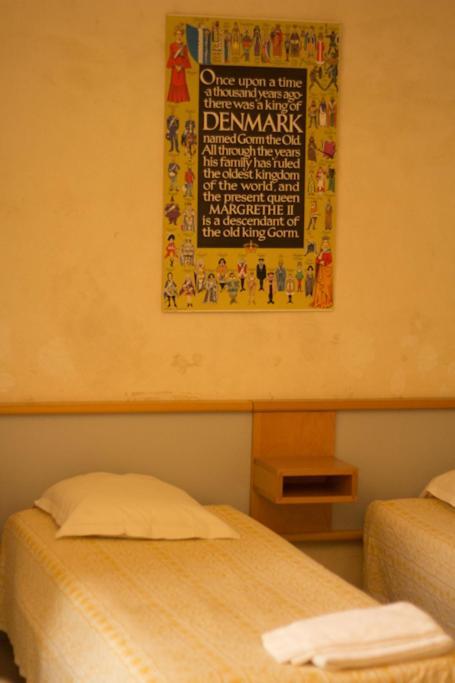 Abbaye Royale Hotel Saint-Jean-dʼAngély Habitación foto