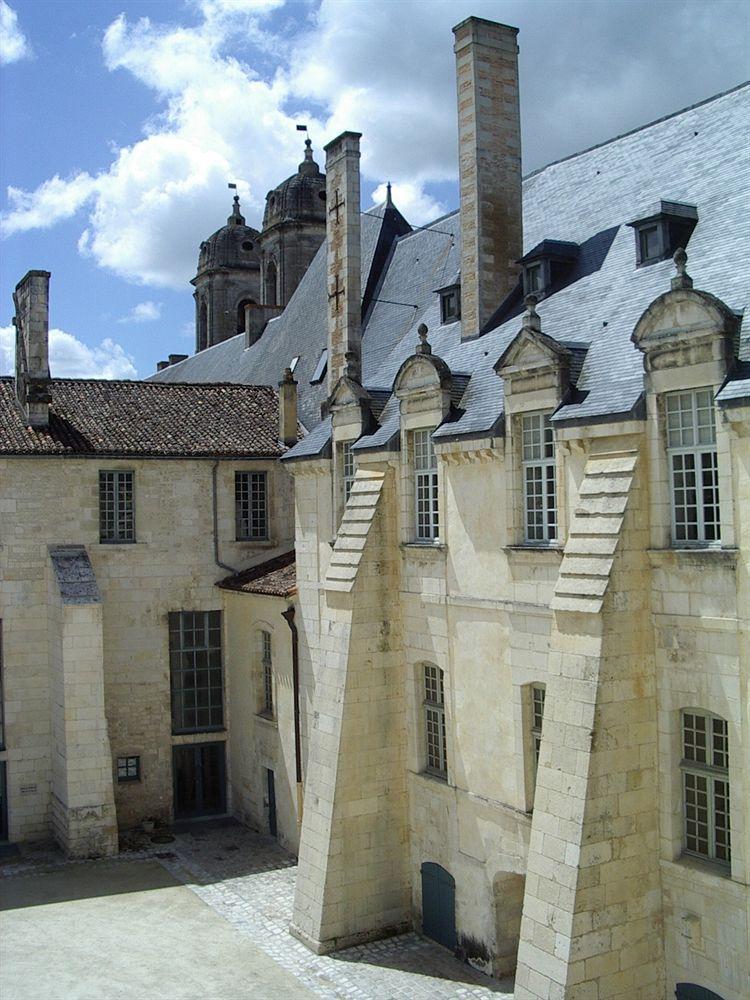 Abbaye Royale Hotel Saint-Jean-dʼAngély Exterior foto
