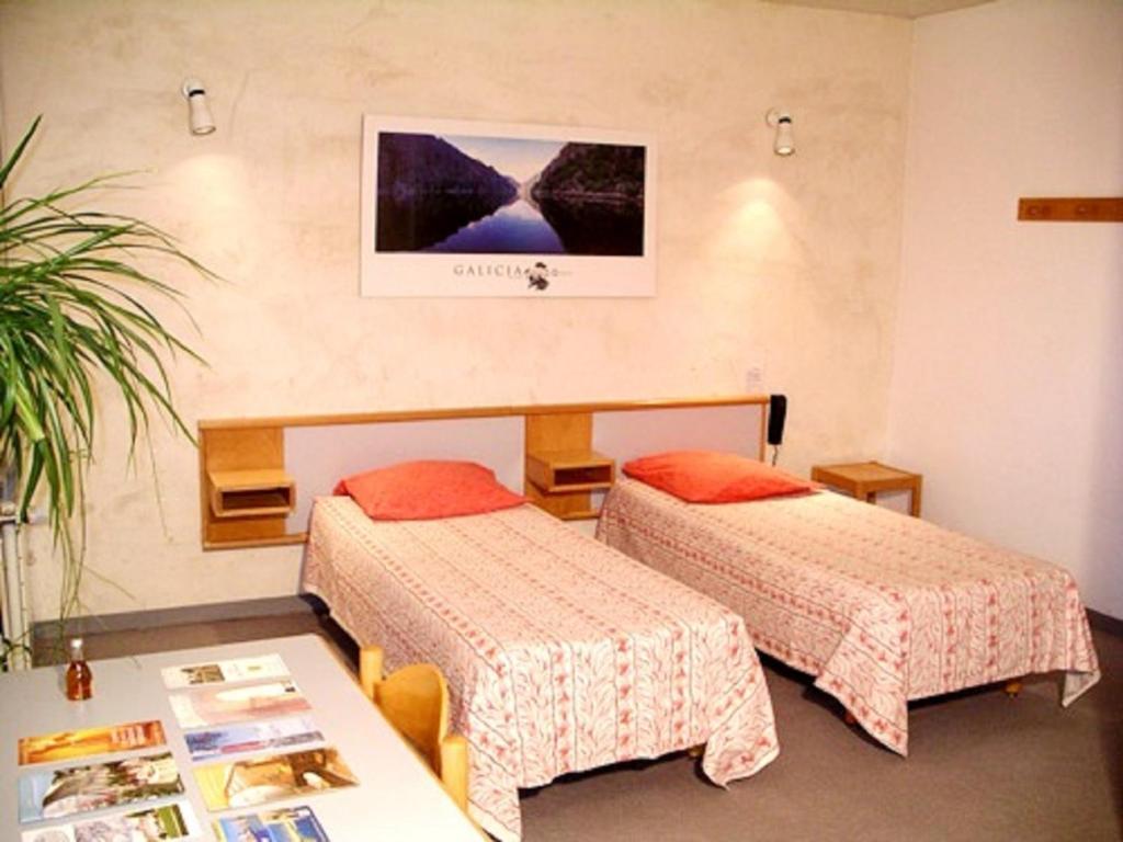 Abbaye Royale Hotel Saint-Jean-dʼAngély Habitación foto