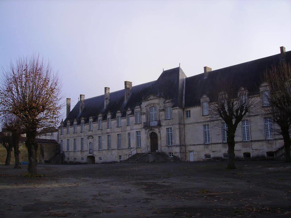 Abbaye Royale Hotel Saint-Jean-dʼAngély Exterior foto