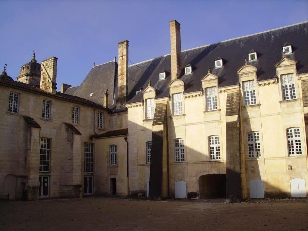 Abbaye Royale Hotel Saint-Jean-dʼAngély Exterior foto